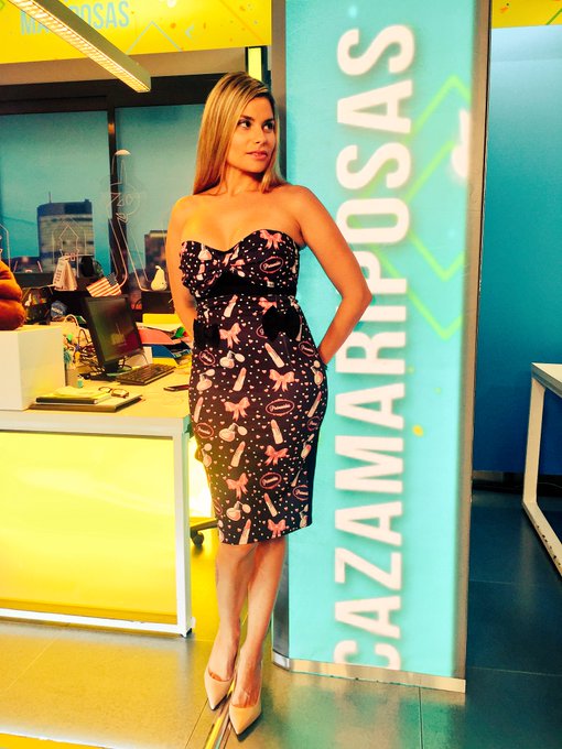 En 5 minutos empezamos en @cazamariposastv 💁🏼 Hoy look by @SomosPresumidas 💄 https://t.co/KsugXrasHE<a class="tags" target="_blank" title="On Twitter" href="/?out=eyJ0eXAiOiJKV1QiLCJhbGciOiJIUzUxMiJ9.eyJpYXQiOjE3MjMwMjgxODYsImlzcyI6InR3cG9ybnN0YXJzLmNvbSIsIm5iZiI6MTcyMzAyODE4NiwiZXhwIjoxNzU0NTY0MTg2LCJyZWRpcmVjdF91cmwiOiJodHRwczovL3R3aXR0ZXIuY29tL2NhemFtYXJpcG9zYXN0diJ9.rD8dOoBlCH_aQGvC1scEnbA5IGNNJlNVYYLjmUcmtWxX2wYOq8KUL2f97pFfn_V-6SVGSWWZUCOqT-Gdc4YTzQ">@cazamariposastv</a><a href="/tag/prayforbarcelona"class="tags"><span>#prayforbarcelona</span></a>