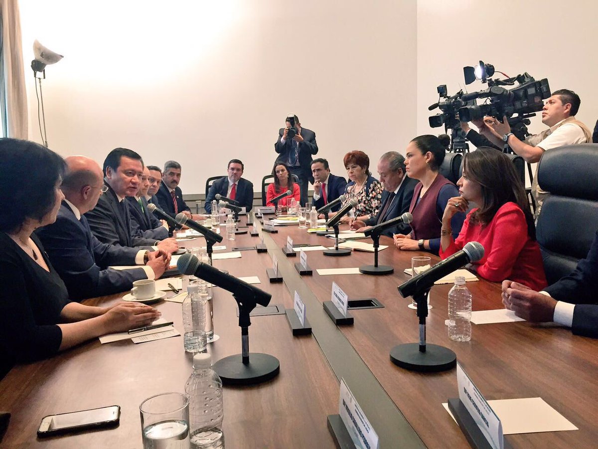 AngelicaReyes_A's tweet photo. Presente @NuevaAlianza en esta importante reunión del Secretario de Gobernación con la Comisión #Nochixtlán https://t.co/n8k8naApdU