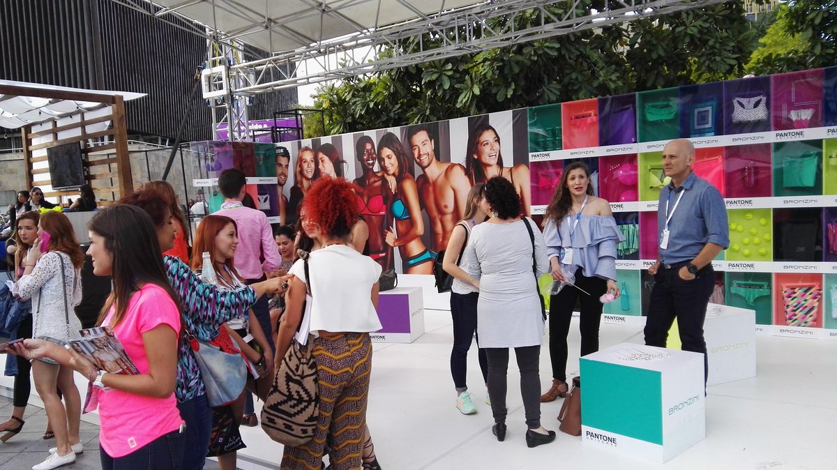 ModaExito's tweet image. ¡Solo faltas tú en el stand de #Bronzini!
