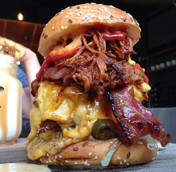 ItsFoodPics's tweet photo. Burger with Double Beef &amp; Cheese, Fried Chicken, Pulled Pork, Maple Bacon &amp; Jalapeños https://t.co/9a0UZflALe
