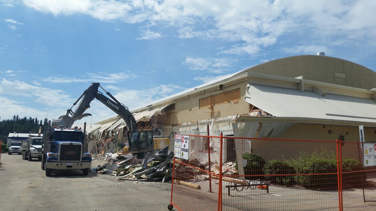 realcountry955's tweet photo. Many amazing memories remembered as the Red Deer Arena demolition begins today #RedDeer https://t.co/3g6bjyMgvA