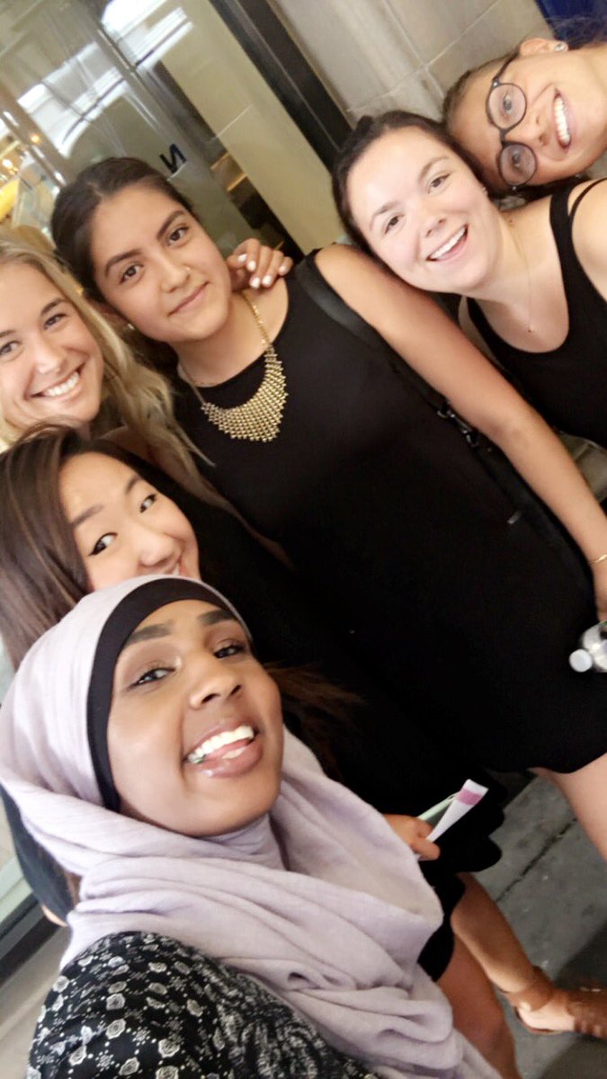 ezzzzzyyyyyyy's tweet photo. #MMCHUNT #MMCSUMMER picture with a NYC fashionista https://t.co/LLgUQmSc75