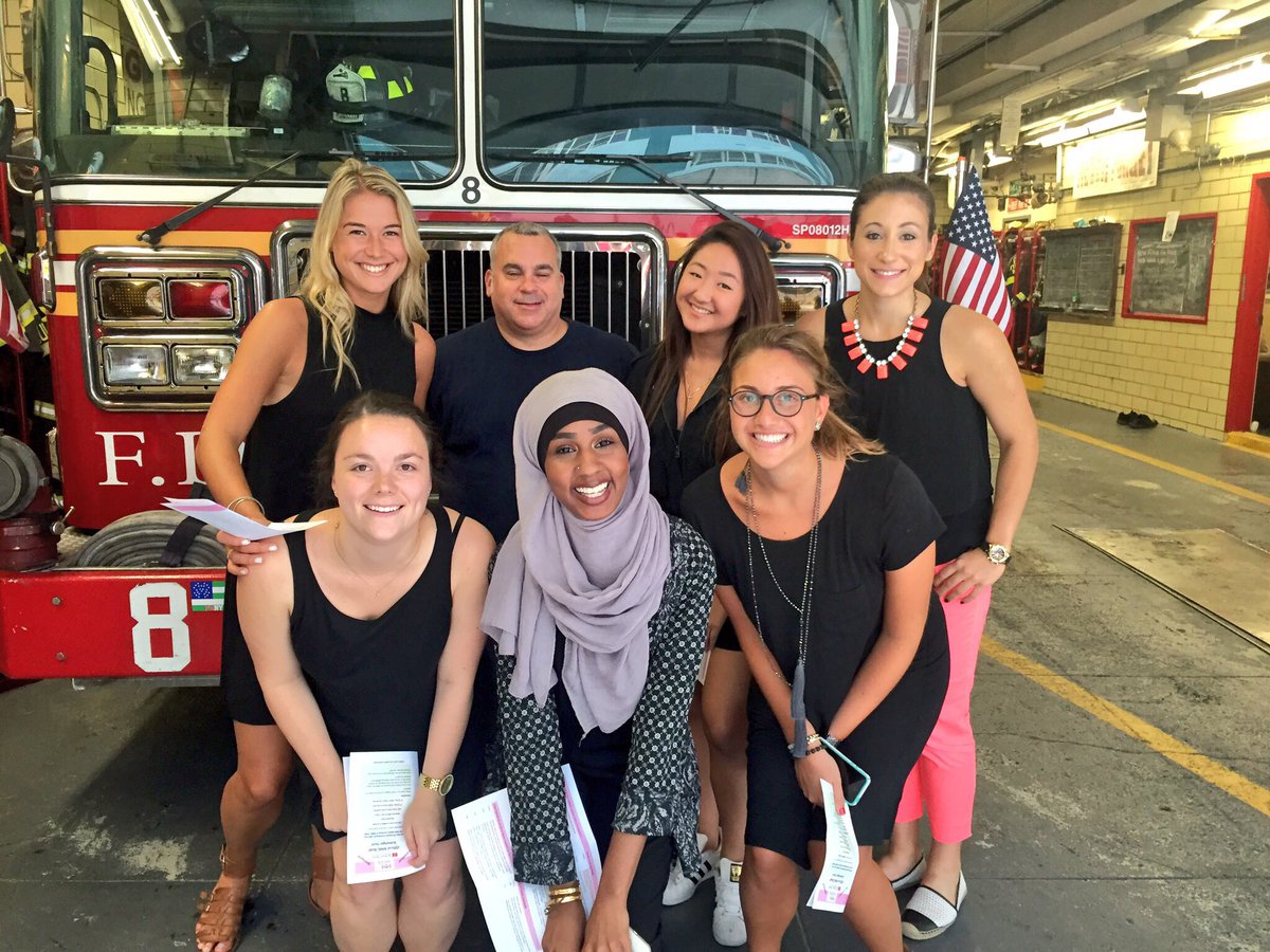 ezzzzzyyyyyyy's tweet photo. Picture with the FDNY #MMCHUNT #MMCSUMMER https://t.co/kiaFViXnS4