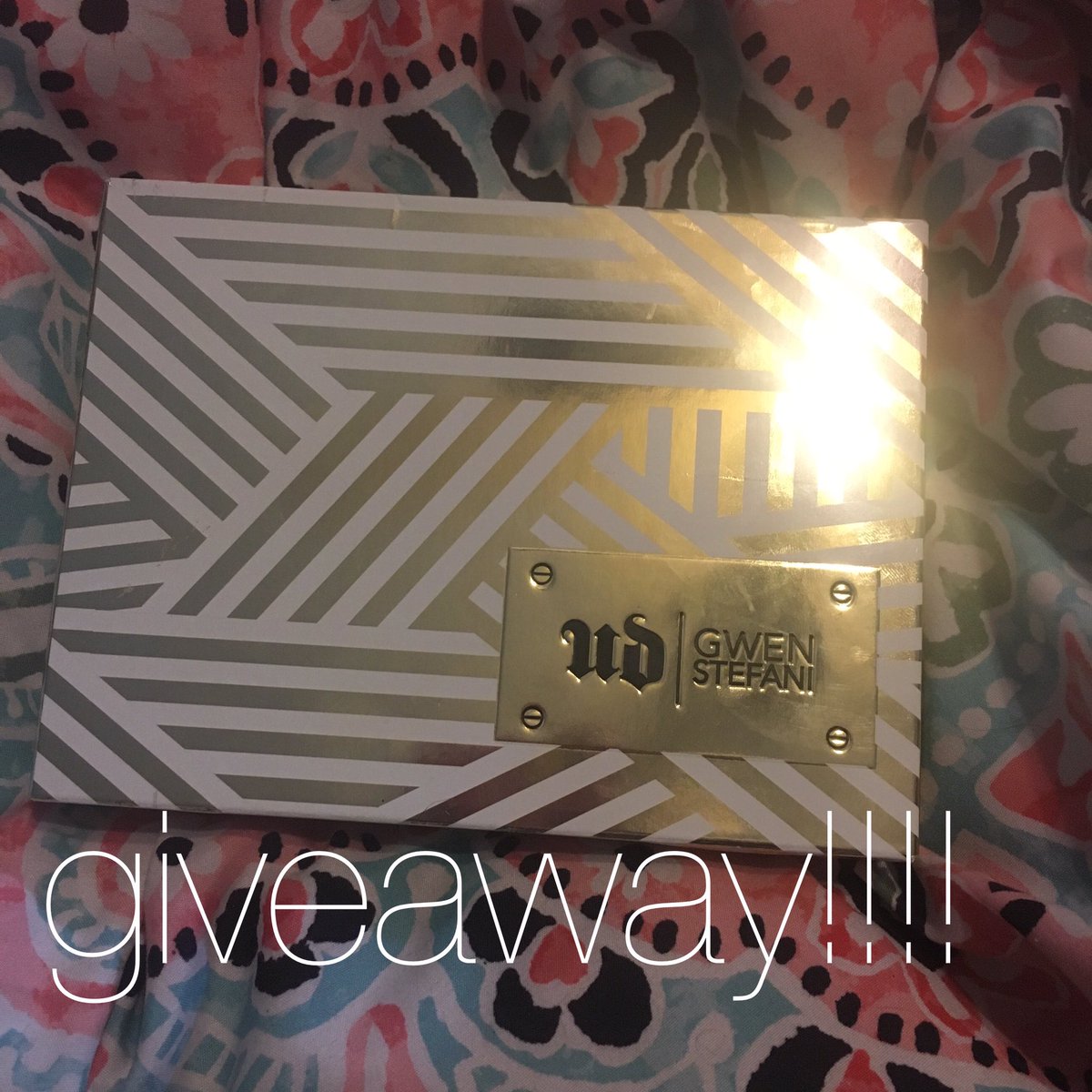 Im giving away this brand new, urban decay Gwen Stefani pallete!!! youtu.be/dgOUzcMECE0