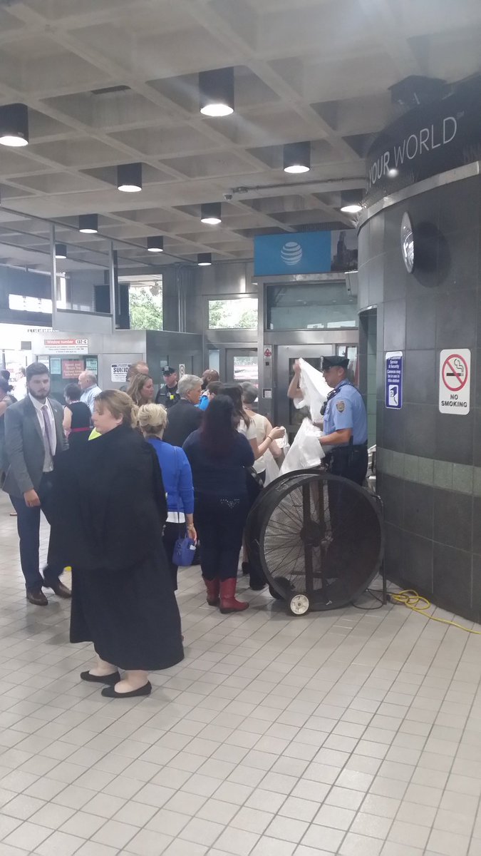 TNestel3's tweet photo. Transit Police Officer came up with a way to help folks who were unprepared for rain. https://t.co/Ydl1GNgyeR