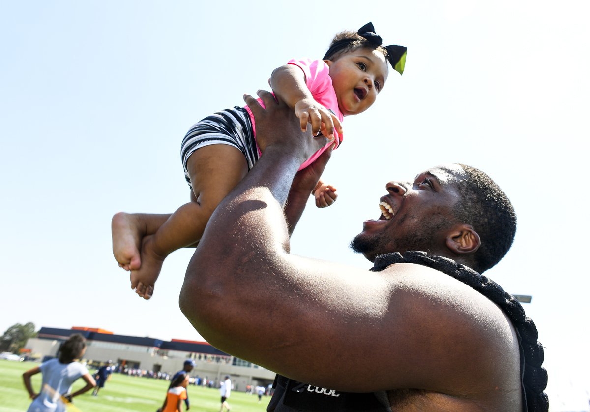 Presto89's tweet photo. Started camp off right with this cute photo of @C_Ne7son and daughter Phoenix 7mos old #priceless @NickiJhabvala https://t.co/fOsoyknLFT