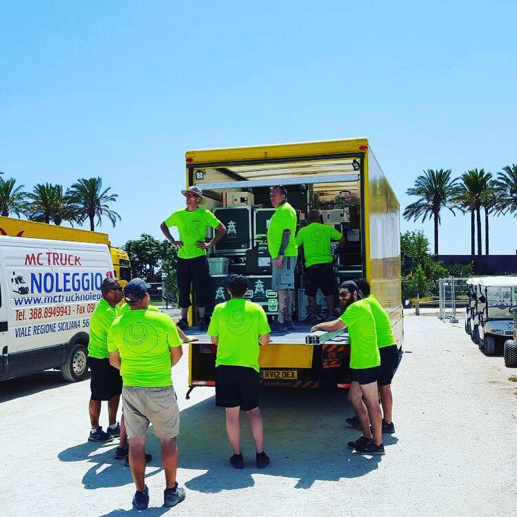 AlphaCrewLtd's tweet photo. #teamwork #team #alphacrew #ateam #crewlife #sunshine #sunny #festival #eventsetting #hardwork #hardworker https://t.co/9IclmOjz8F