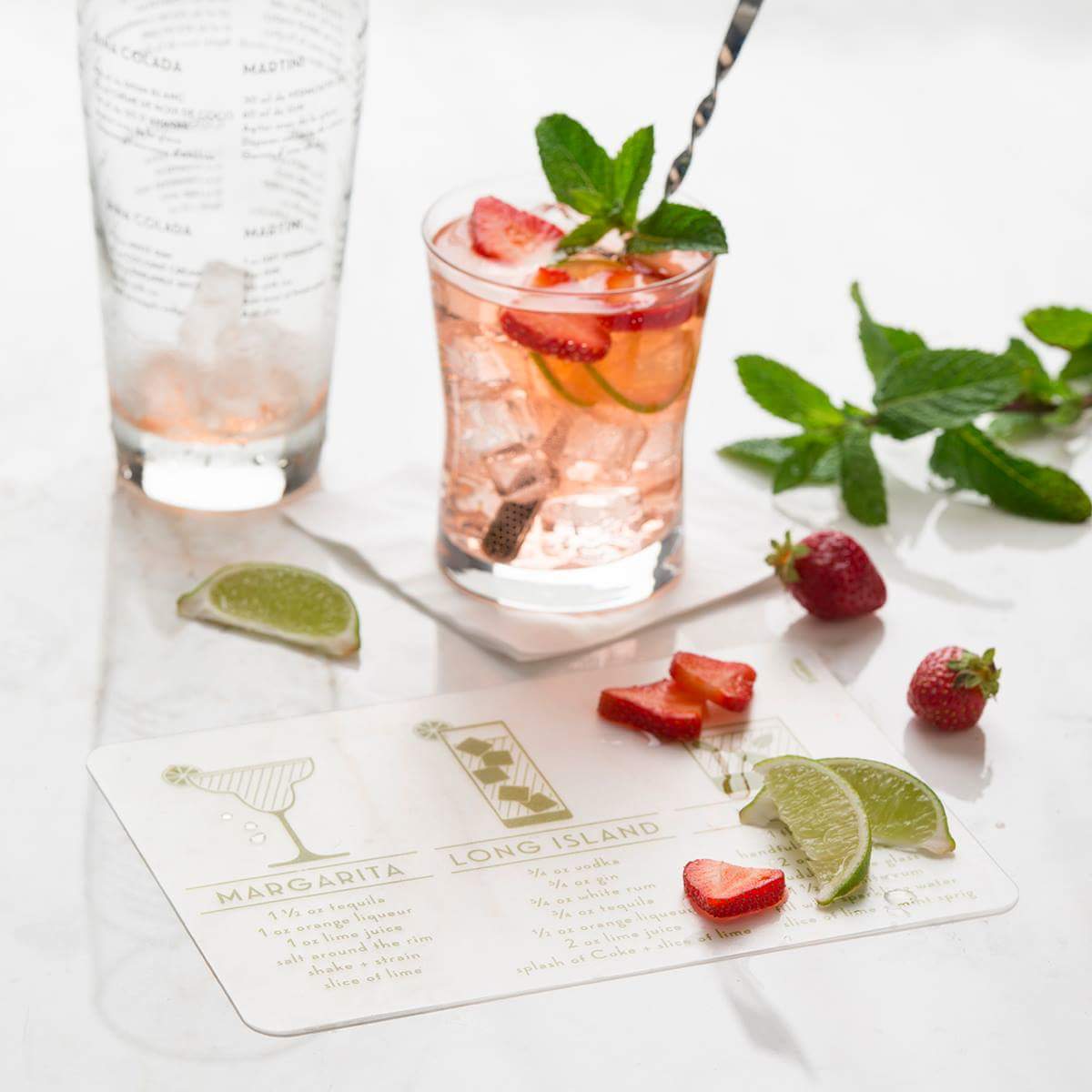 Un beau #cocktail mérite d'être couronné de délicieux #fruits !