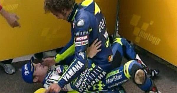 jojocowan46's tweet photo. Ok, ok....what's going on here???💛😂 @texastornado5 @Trixa_bella @simoncelli584e1 @ValeYellow46 @VRRidersAcademy https://t.co/BSksHeaBrn