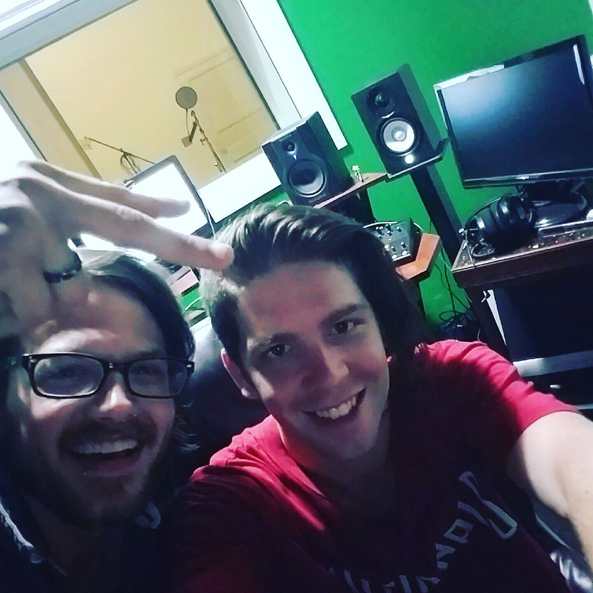 emeraldstudios_'s tweet image. Another late night with @MossyVenture #studiotime