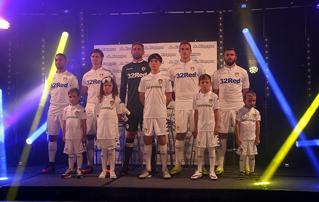 LUFCPictures's tweet photo. New #lufc home kit launched. https://t.co/zuX4KD50UR