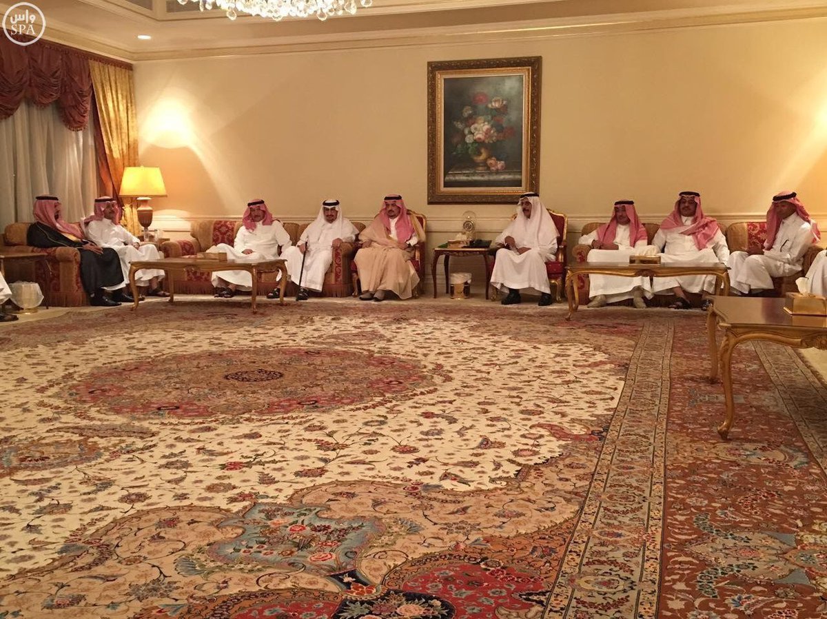 أمير الرياض ينقل تعازي خادم الحرمين الشريفين لأسرة الأمير عبدالله بن فهد بن الفيصل الفرحان.

-