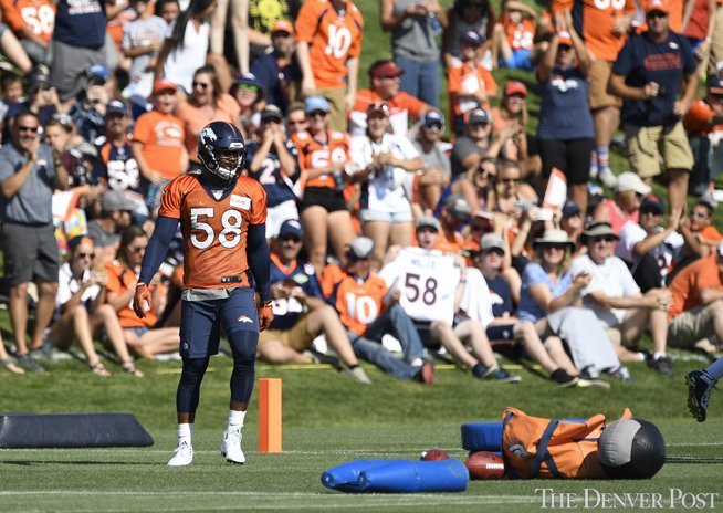PostBroncos's tweet photo. Photos from Denver Broncos 2016 training camp — Day 1: https://t.co/BBzNAAkGI3 https://t.co/nma7h9j5rk