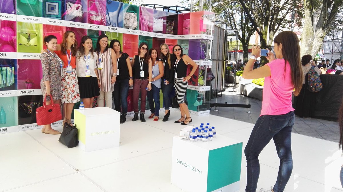 ModaExito's tweet image. Aún puedes llevarte regalos increíbles visitando el stand de #Bronzini en #Colombiamoda2016 ¡Qué estás esperando!