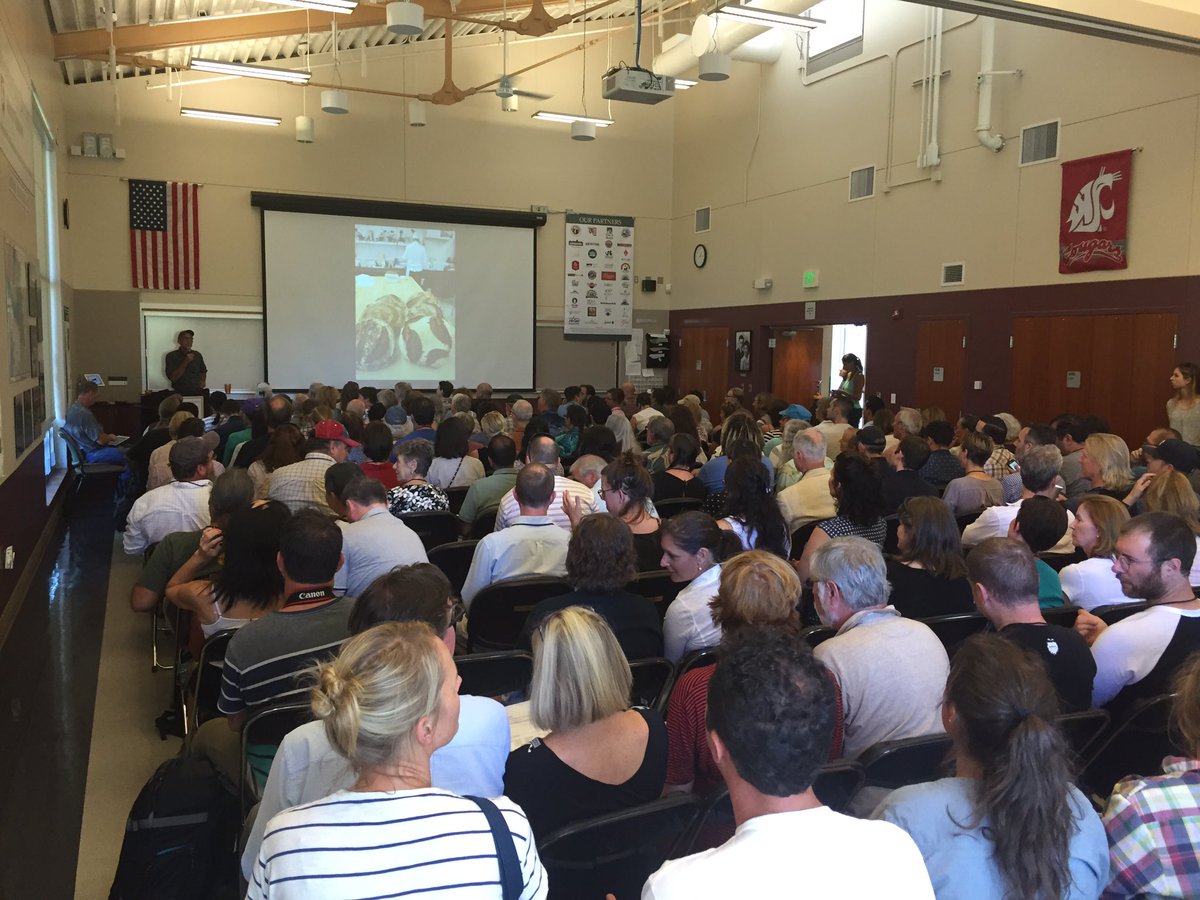 ReadersToEaters's tweet photo. #TheBreadLab #GrainGathering2016 kickoff! https://t.co/7KyD285yLE