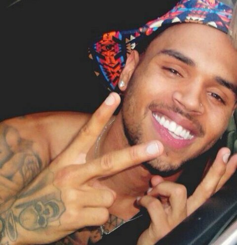 Aseto12Nonni's tweet photo. Hater: "Chris is ugly af"
Me: "And you are an idiot.." 》》 @chrisbrown @rihanna #sexystopher #dadbreezy https://t.co/YpNagpv6Yl