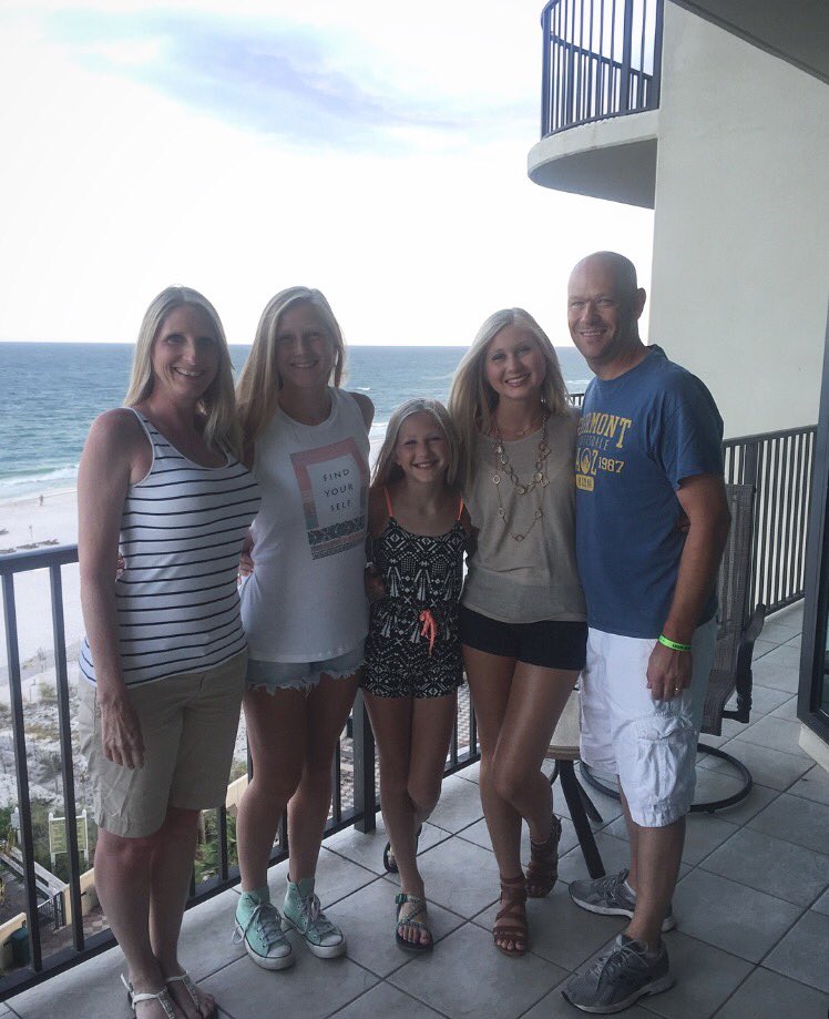 hallie_mayes's tweet photo. Gonna miss waking up by the ocean🌊☀️🦀 https://t.co/aFTRJNbrCH