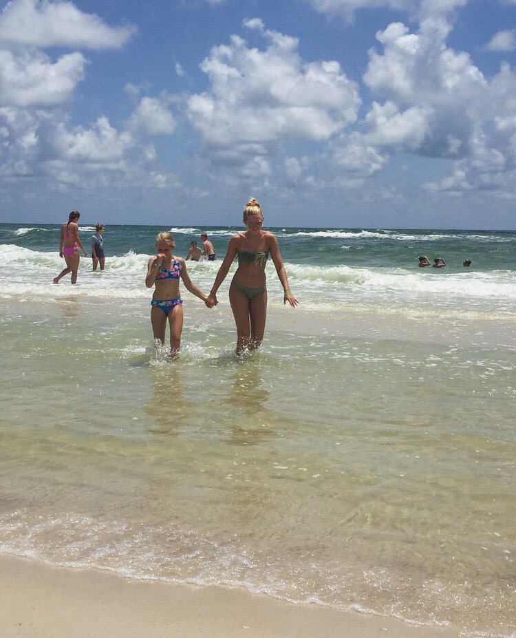 hallie_mayes's tweet photo. Gonna miss waking up by the ocean🌊☀️🦀 https://t.co/aFTRJNbrCH