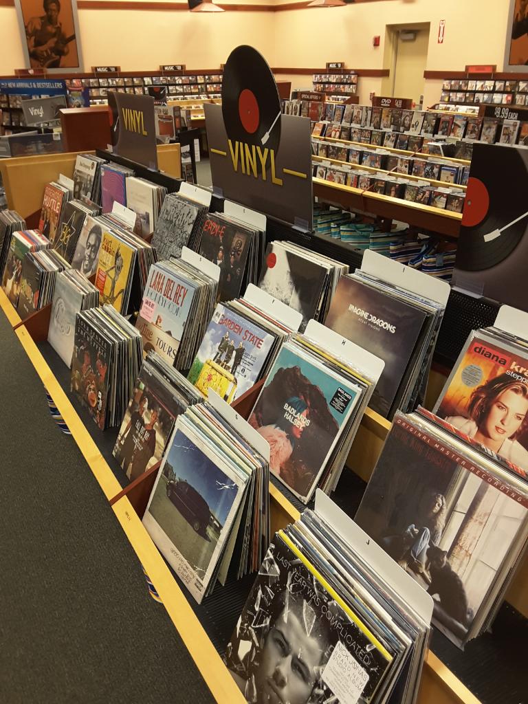 BNNatickMA's tweet photo. Find the Golden Snitch! #BNHP #ReadtheMagic #CursedChildCountdown https://t.co/Vz1sgnGC3g