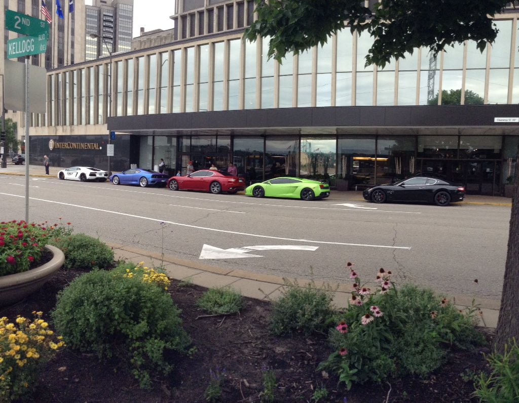 NickKienholz's tweet photo. @mneands All five cars pulled up at valet!!!! https://t.co/yuE2wrbeb8