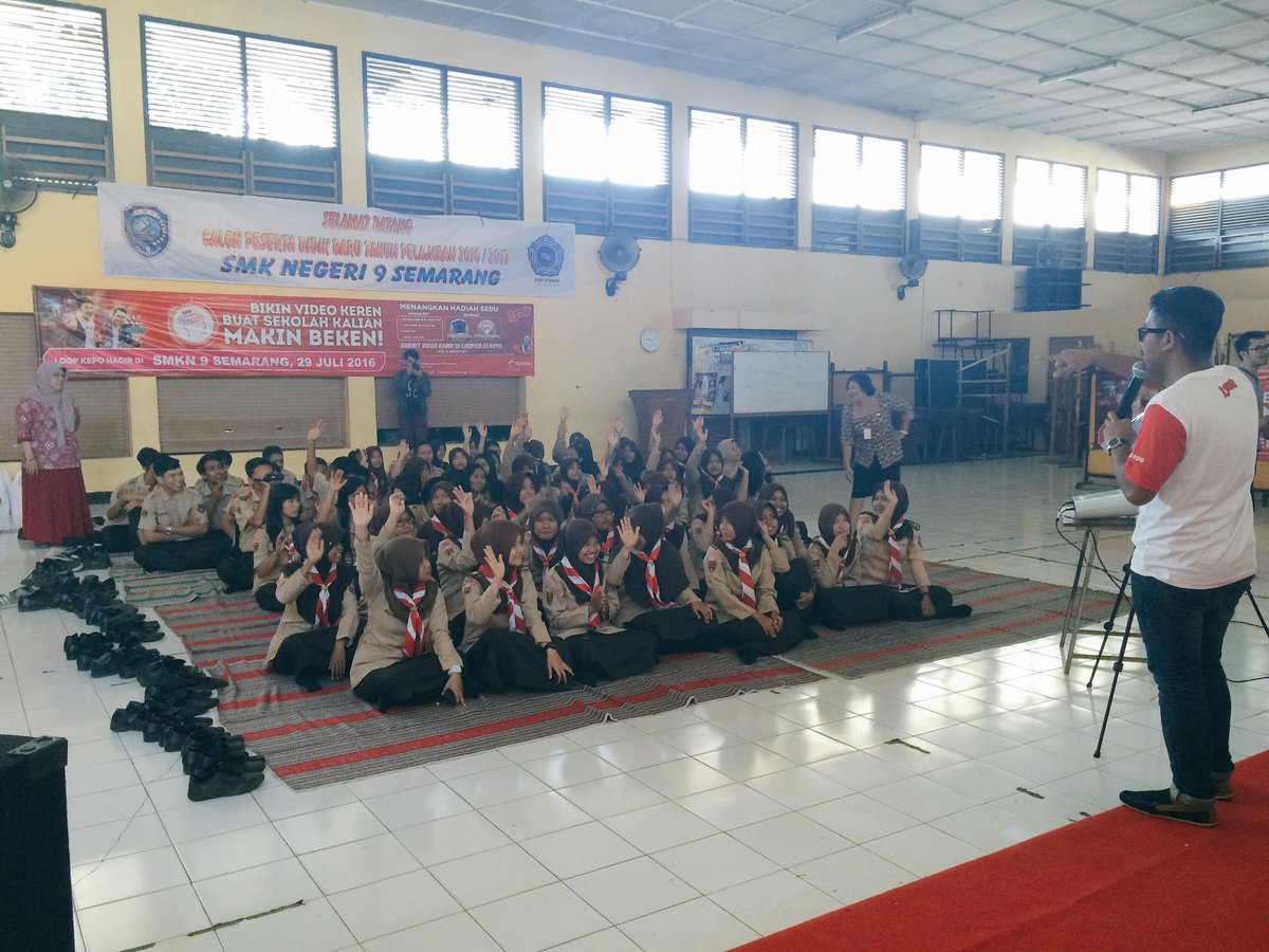 TselSMG's tweet image. Loop kepo di SMK N 9 udah dimulai, pesertanya antusias sekali, SEMANGAT PAGI! #loopcorner3 #loopID #loop #SMKN9SMG