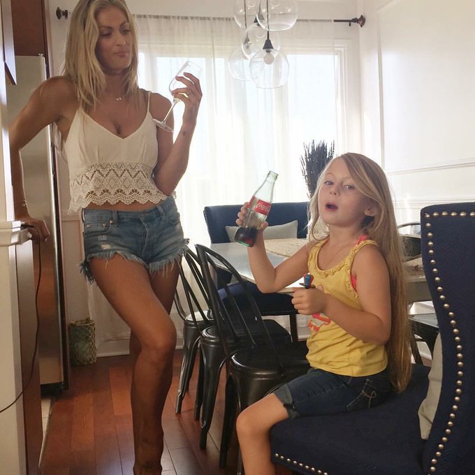 Pretty standard... #tbt #sistersister 👯 https://t.co/QgIdEZgrDW<a href="/tag/tbt"class="tags">#tbt</a><a href="/tag/sistersister"class="tags">#sistersister</a>