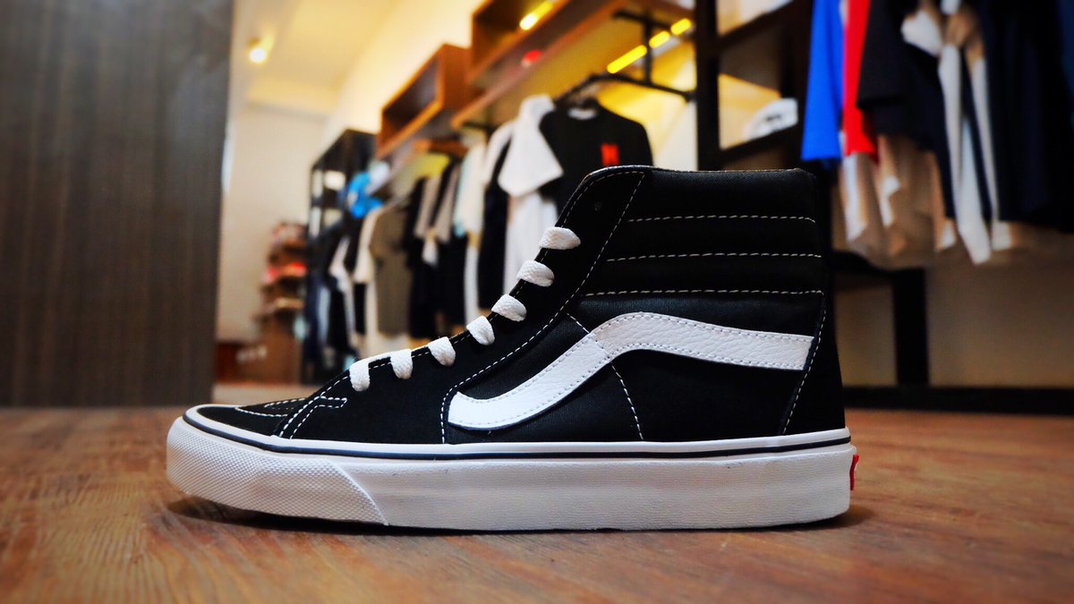 Back in stock! Your favourite sk8hi bw!