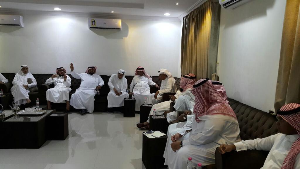 d2011g's tweet photo. سلبيات وإيجابيات 
 #احتفالات_عيد_القرينة_1437 كانت مطروحة للنقاش في اجتماع لجنة اﻻحتفاﻻت..عمل منظم يبشر بنجاح مستمر https://t.co/ecVUd4GGNj