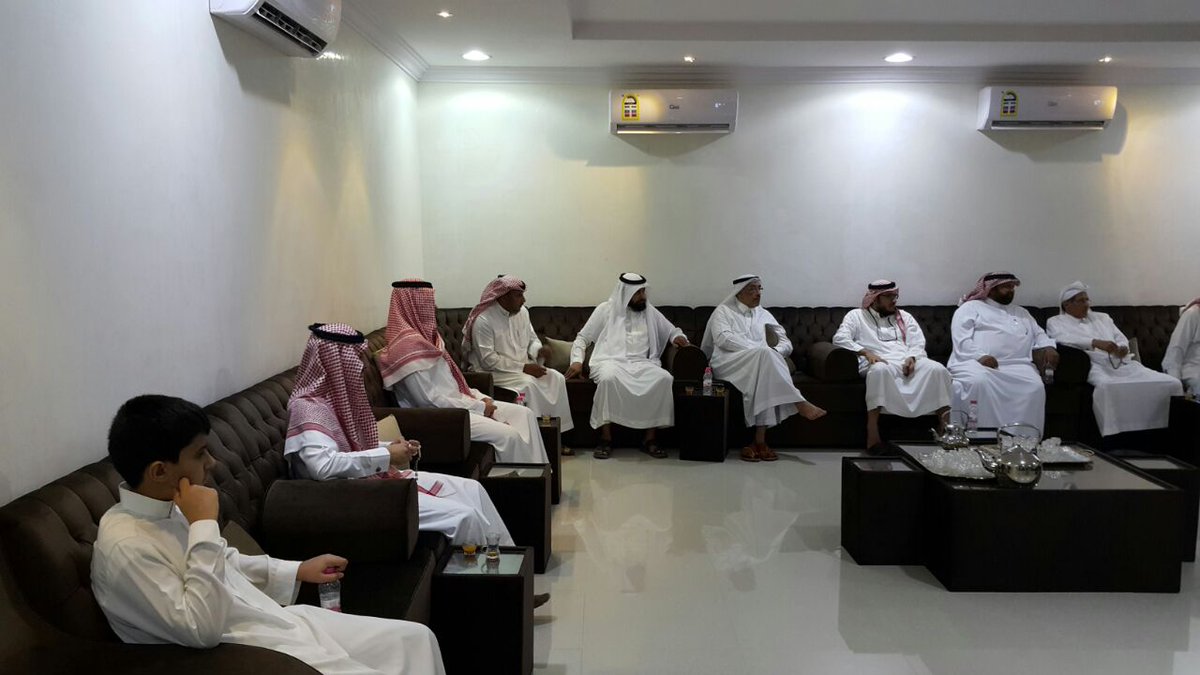 d2011g's tweet photo. سلبيات وإيجابيات 
 #احتفالات_عيد_القرينة_1437 كانت مطروحة للنقاش في اجتماع لجنة اﻻحتفاﻻت..عمل منظم يبشر بنجاح مستمر https://t.co/ecVUd4GGNj