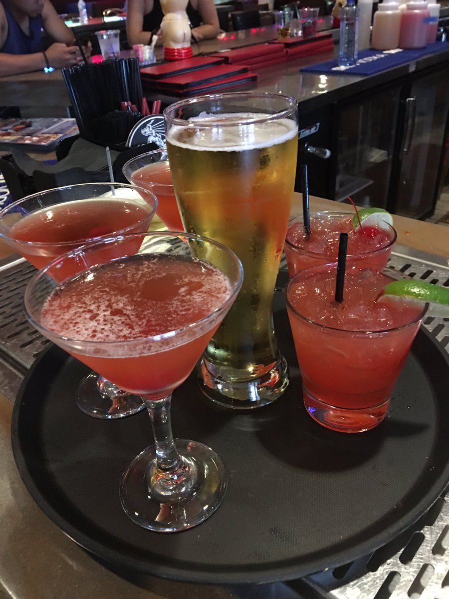 PeteRoseGrillLV's tweet photo. Two for one Drinks tonight https://t.co/SICeVaORPY