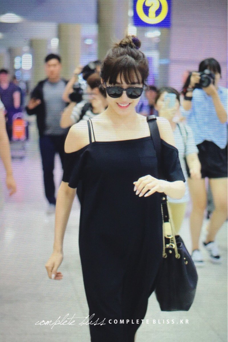 [PIC][29-07-2016]Tiffany trở về Hàn Quốc vào sáng sớm nay CofAUw0UkAAuYD2