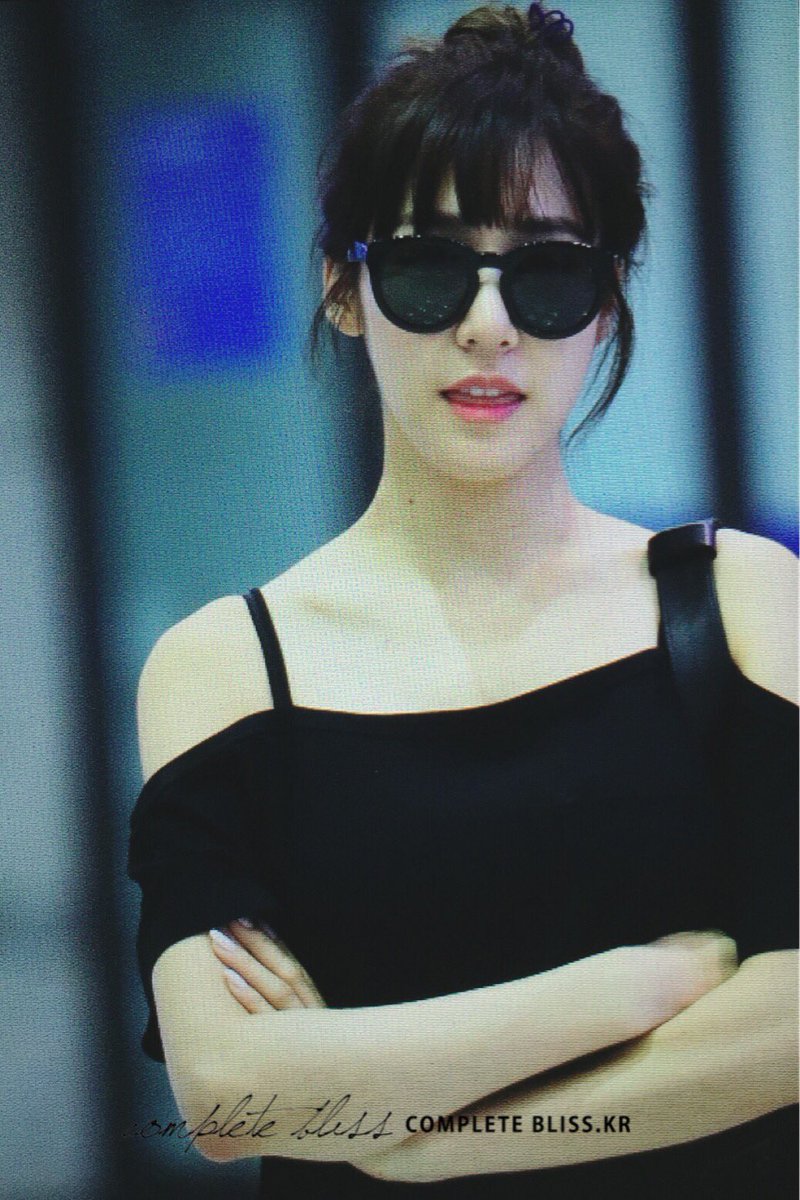 [PIC][29-07-2016]Tiffany trở về Hàn Quốc vào sáng sớm nay CofAUwzUkAAHPNq