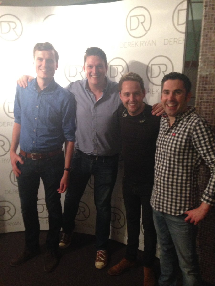 DGLODGE's tweet photo. #realworld #greatnight #holdontoyourhat  @GavHat @SteveOMurchu @derekryanmusic https://t.co/E4ROtHEX2s