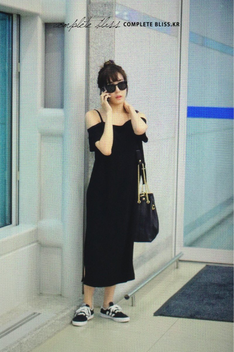[PIC][29-07-2016]Tiffany trở về Hàn Quốc vào sáng sớm nay CofCIIVUEAEdBnZ
