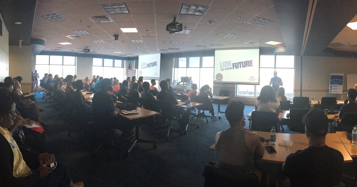 FAUTransfer's tweet photo. What you call a full house. Throwback to our 2016 Link Info Session @browardcollege #TBT #FAUTransfer https://t.co/ZPSQcau7r5