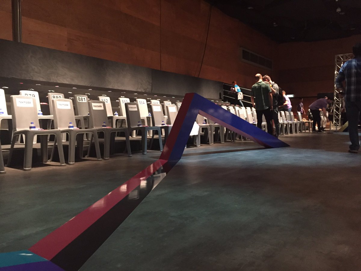 Grupo_Exito's tweet image. ¡Estamos muy emocionados! A las 6:00 p.m. el color y la felicidad se tomarán #Colombiamoda2016 con #Bronzini