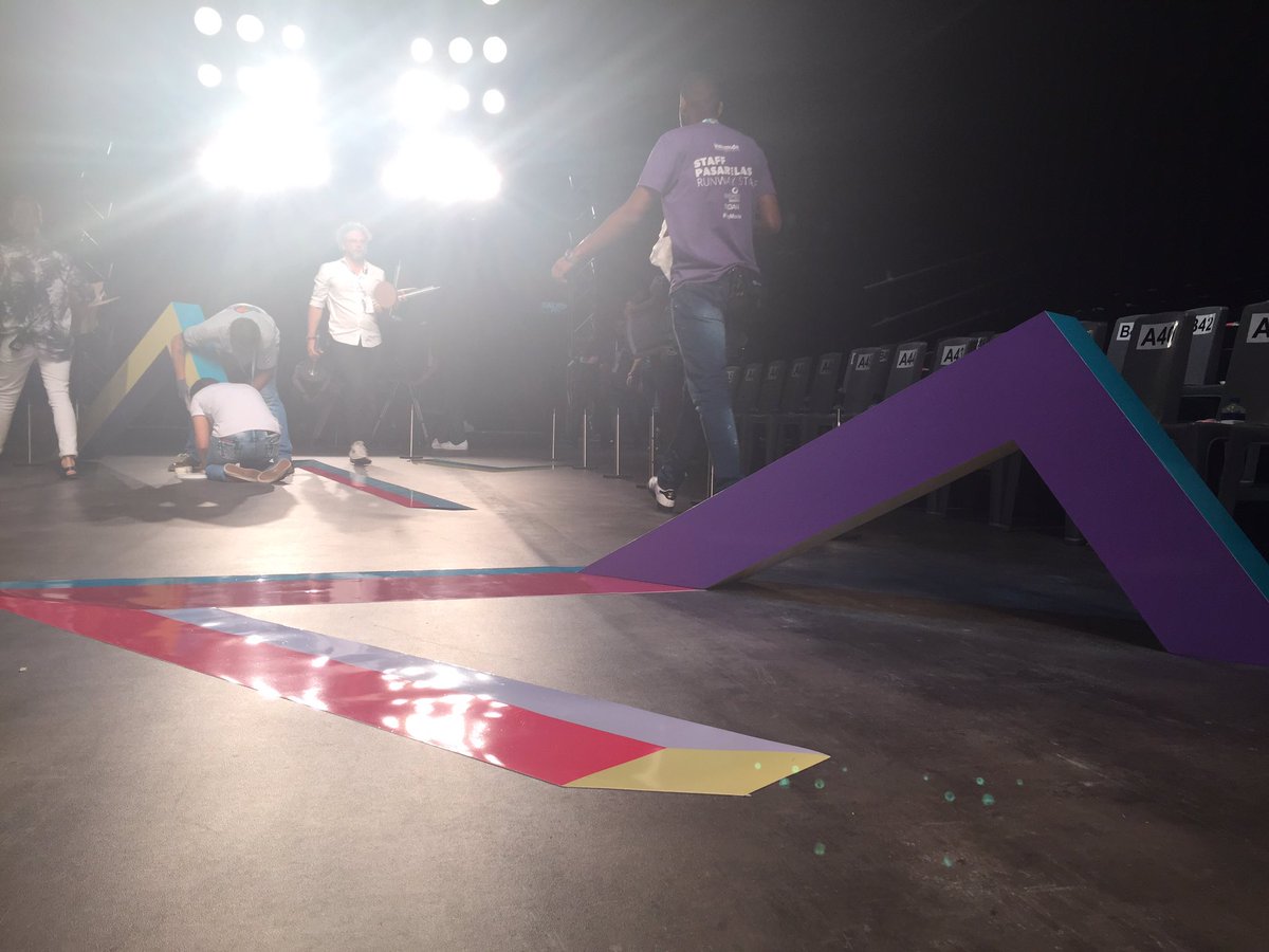 Grupo_Exito's tweet image. ¡Estamos muy emocionados! A las 6:00 p.m. el color y la felicidad se tomarán #Colombiamoda2016 con #Bronzini