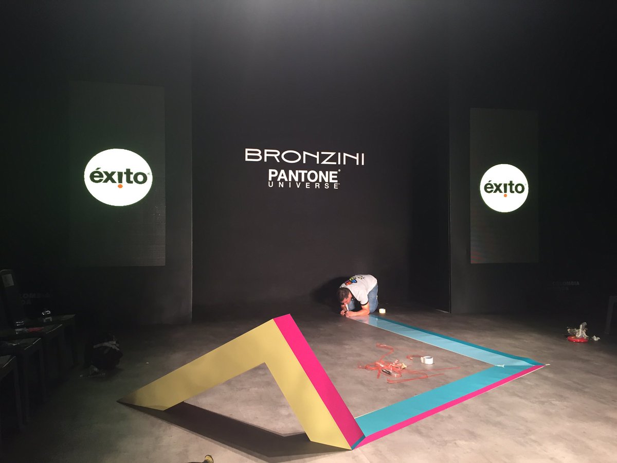 Grupo_Exito's tweet image. ¡Estamos muy emocionados! A las 6:00 p.m. el color y la felicidad se tomarán #Colombiamoda2016 con #Bronzini
