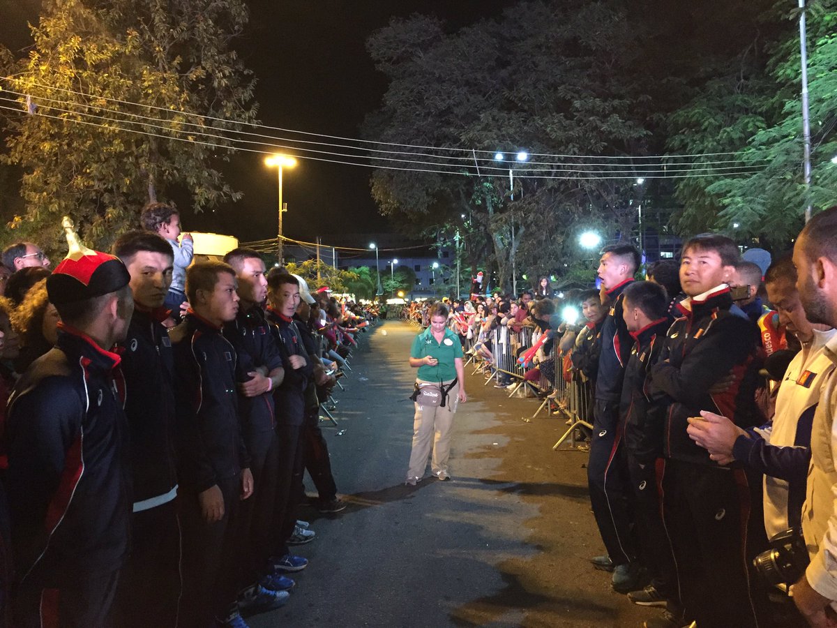 Волта редонда хотод Олимпийн бамбар ирэхэд бэлэн боллоо.  Тамирчид Хотын даргын урилгаар  ёслолд оролцож байна.