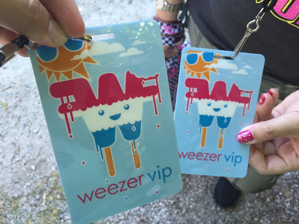 libz's tweet photo. So legit. #weezerVIP https://t.co/HQAIhufnF4