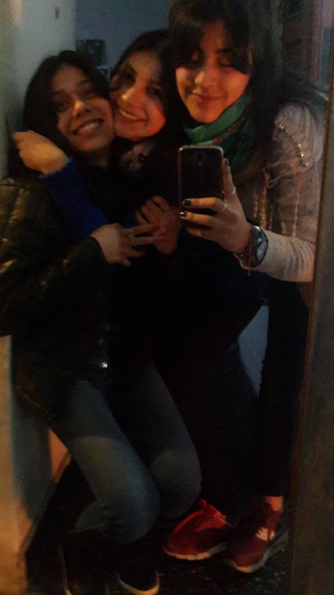 Agus_Spallone's tweet photo. Las amo, mi combo loco🎉💣💞 https://t.co/X8h3YUA731