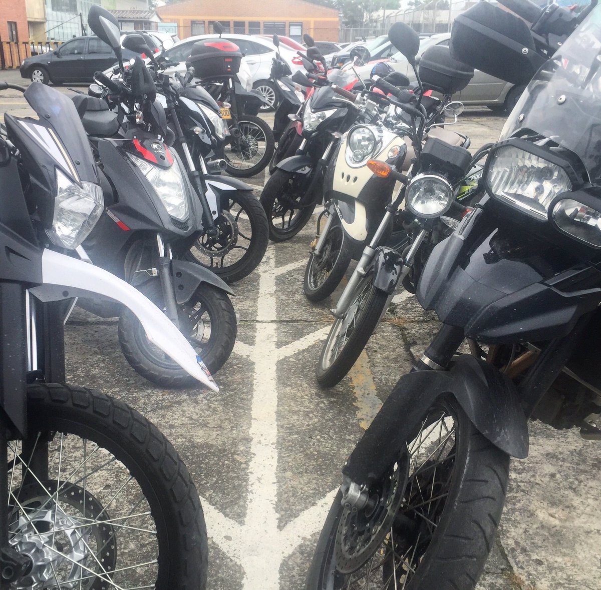 Motombia's tweet photo. Puede ud reconocer todas estas caras? ¿Quién nombra más de 5 modelos en esta foto?

#motombia https://t.co/ixkPrNj6oy