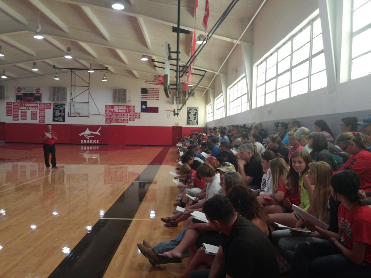 Dr_A_Flores's tweet image. Palacios ISD AD having an athletics students and parents' meeting to set expectations for 2016-17 #PalaciosPride