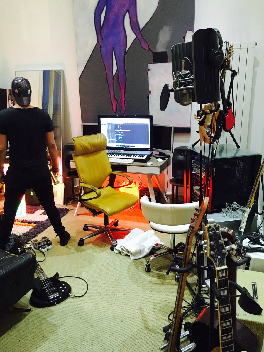 DevilsGun's tweet image. This guy fucks! @TheMicrodance