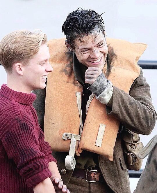 aimhmonpetit's tweet photo. harry's smile and harry's dimples are literally what makes me the happiest in the world https://t.co/z4H5P7BpeU