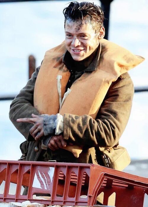aimhmonpetit's tweet photo. harry's smile and harry's dimples are literally what makes me the happiest in the world https://t.co/z4H5P7BpeU