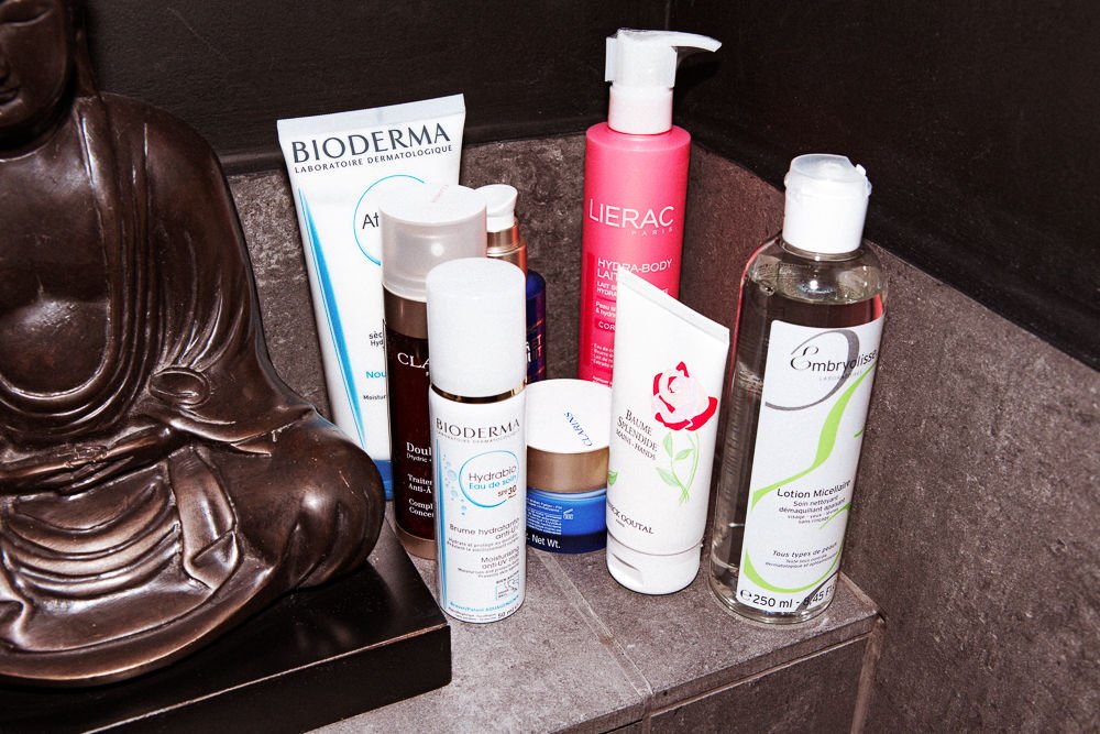 IntoTheGloss's tweet photo. Parisian jewelry designer @marieponia gives us a peek into her beauty cabinet https://t.co/MM82GMkKz9 https://t.co/72YYdQZxdg
