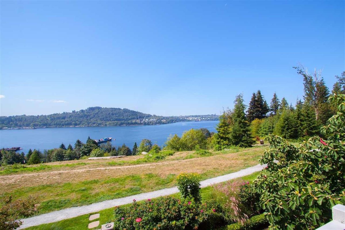 NEW LISTING 1 bedroom+den, tranquil view, amenities, great location! Open Sat+Sun 2-4 #VanRE bit.ly/2afRKLu