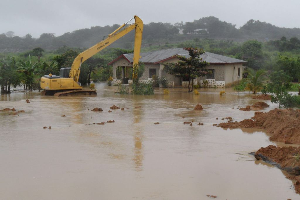 MakoniTimes's tweet image. Karamoh Kabba trumpeting violence and intimidation against innocent people of Kono  makonitimes.com/2016/07/28/kar…