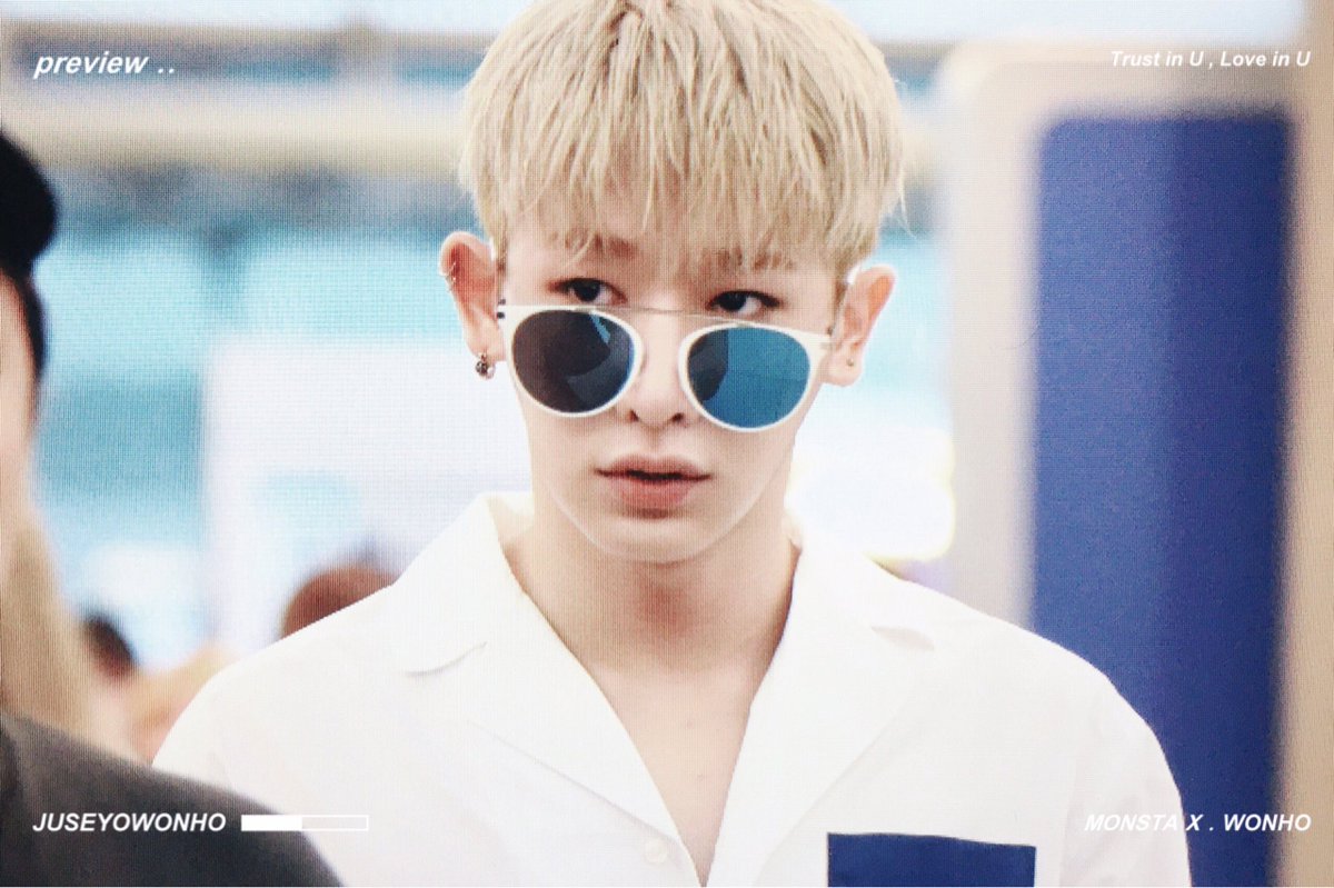 juseyowonho's tweet photo. 🐰 160729 인공출국 
#몬스타엑스 #MONSTA_X #원호 #WONHO 
#걸어 #ALL_IN #TheCLAN #더클랜 #LOST #로스트 
색안경진짜이쁜데🌸 https://t.co/W1mLkZEbUh